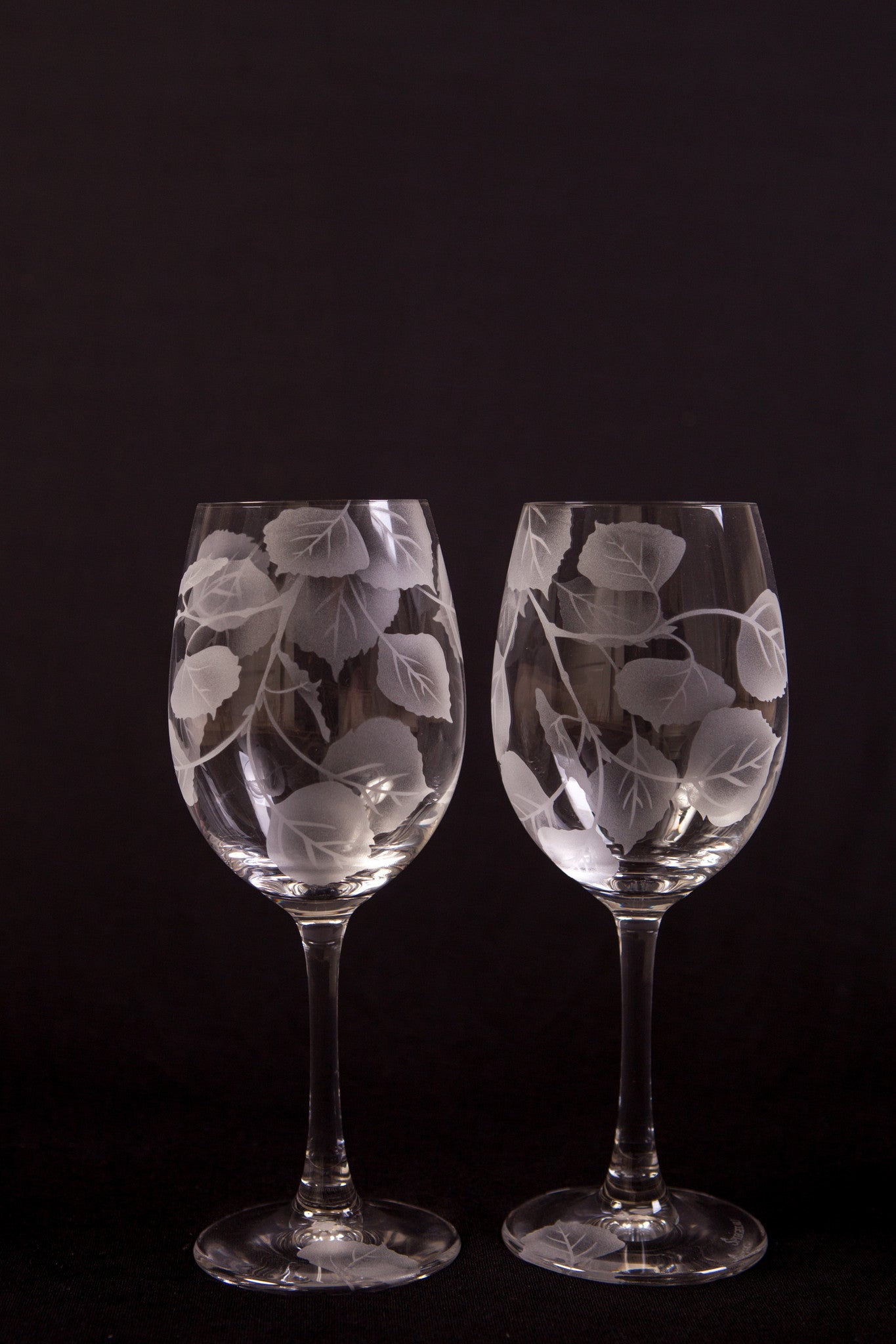 Jaguar Art Glass "Aspen Leaves" Etched White Wine Goblet