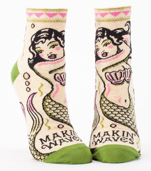 Woman's novelty fun ankle sock with legend: "Makin' Waves"